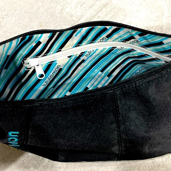 Lululemon Sling Bag - RARE - Picture 3 of 5